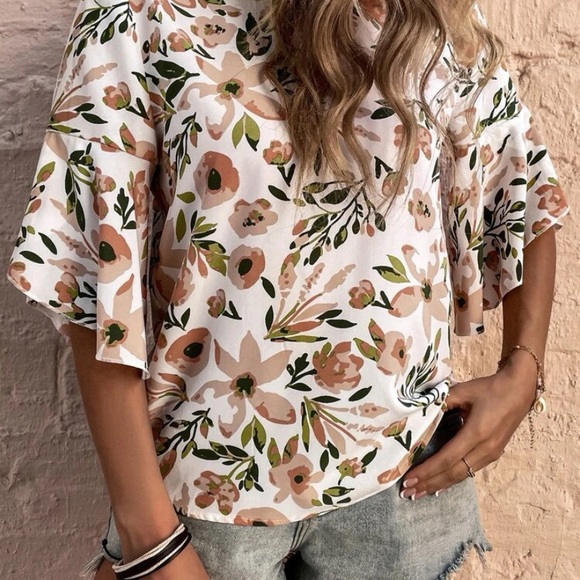 Nwt top with floral print - Picture 2 of 5